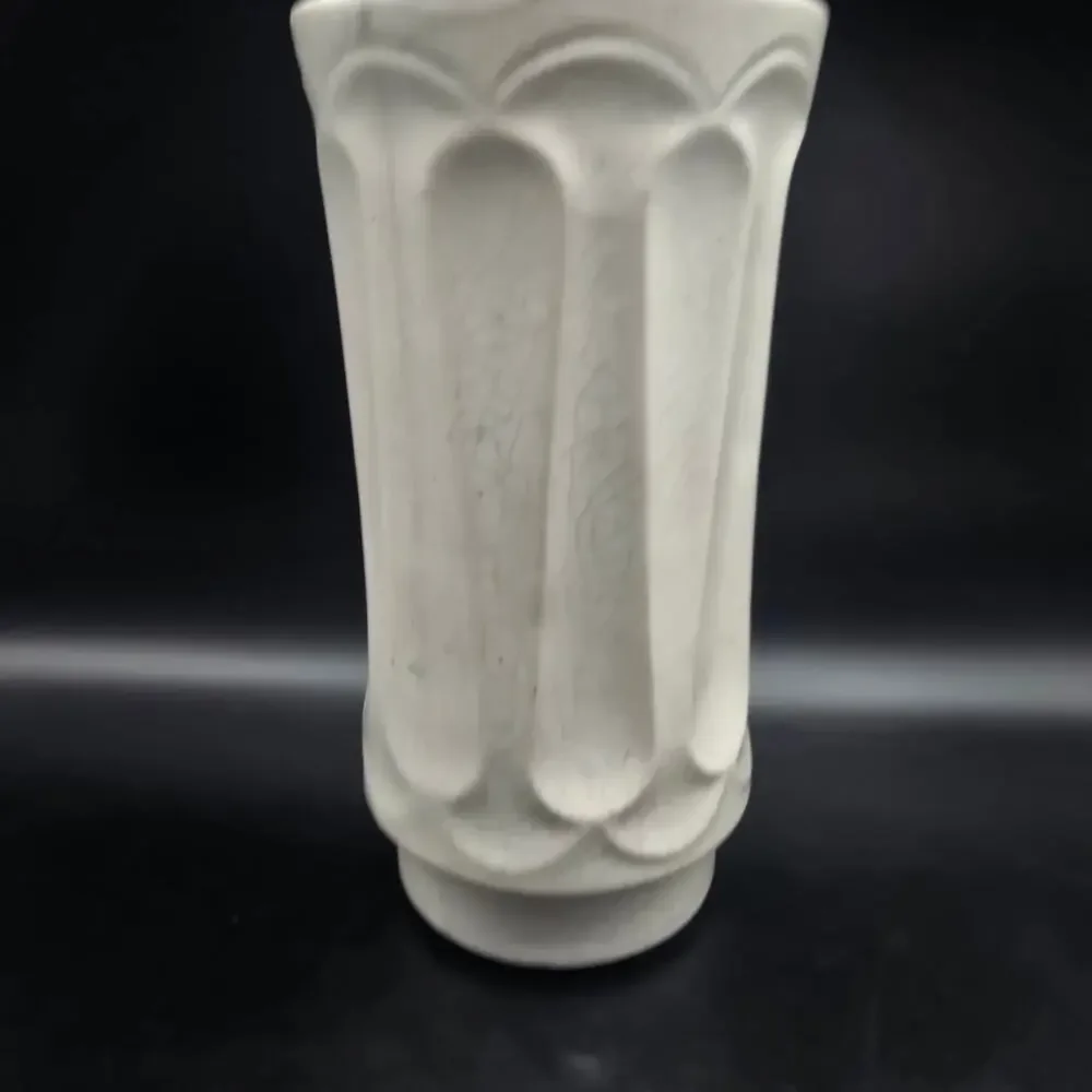 McCoy White Floraline Vase Vintage 1970s Ceramic Pottery M1-354Wjhite